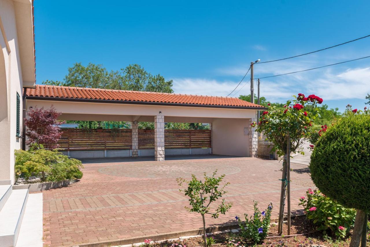 Holiday House Olive Grove With Pool And Garden Labin  Zewnętrze zdjęcie